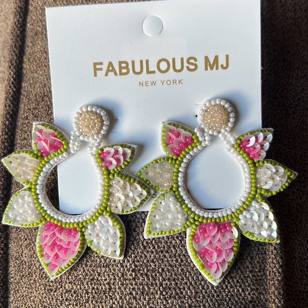 Linked Leaves Seed Beaded Post Earrings